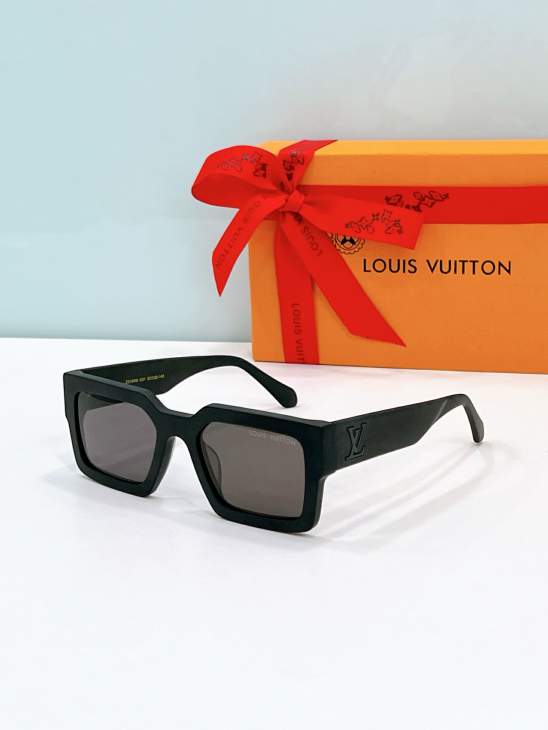 Picture of Louis Vuitton Sunglasses _SKUfw76147971fw